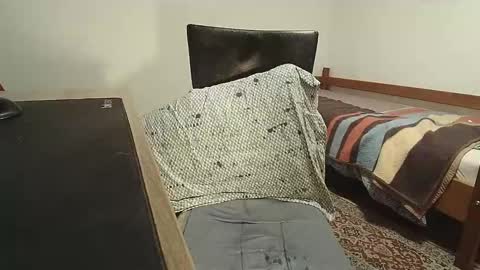 Snapshot of john_x00 chatting on December 1, 5:18 pm John online show from December 1, 5:18 pm