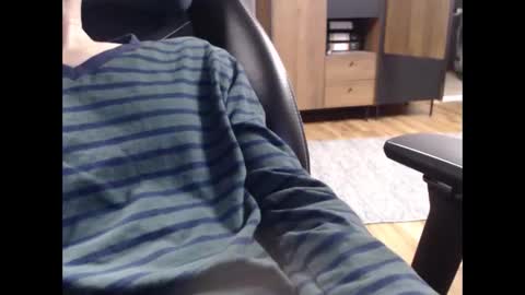 Snapshot of johnbongo chatting on April 3, 9:24 pm johnbongo online show from April 3, 9:24 pm