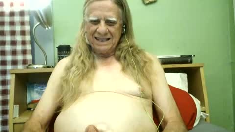 johnnieq1971 online show from June 22, 12:56 am