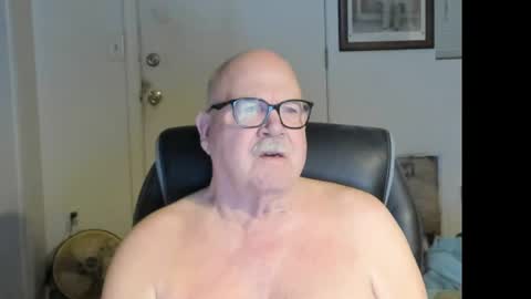 Snapshot of johnno52 chatting on April 7, 10:59 am johnno52 online show from April 7, 10:59 am