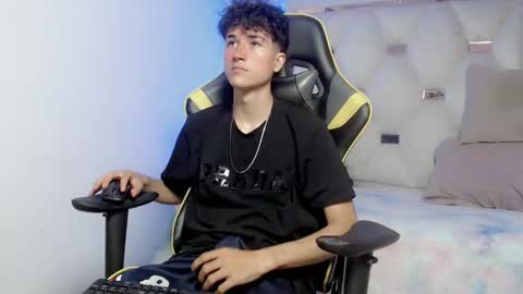 johnny_cagee online show from November 11, 4:45 am