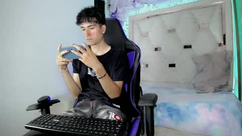 johnny_cagee online show from April 8, 4:01 am