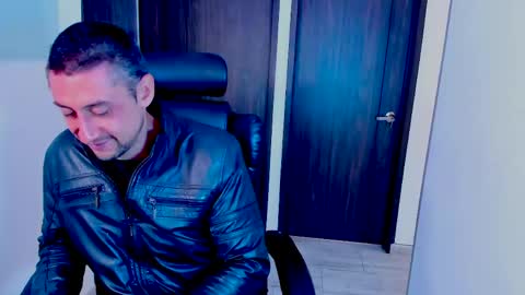 Johnny online show from May 12, 1:52 pm