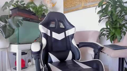 JOHNNY online show from March 9, 3:38 pm