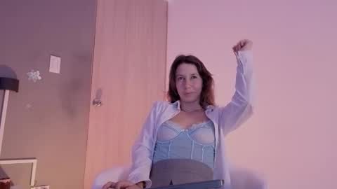 jolie_lov online show from November 28, 3:04 pm