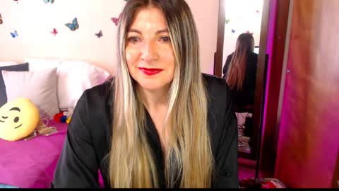 Jolie Mature online show from April 1, 9:01 pm