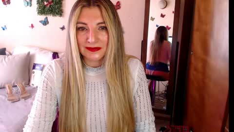 Snapshot of jolie_mature_ chatting on June 5, 8:58 pm Jolie Mature online show from June 5, 8:58 pm
