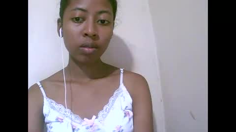 joliekah27 online show from April 18, 7:45 am