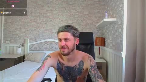Snapshot of jonahshaw chatting on June 18, 9:14 am JonahShaw online show from June 18, 9:14 am