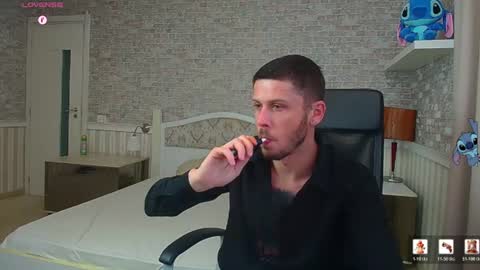 Snapshot of jonahshaw chatting on July 9, 3:54 am JonahShaw online show from July 9, 3:54 am
