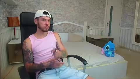 Snapshot of jonahshaw chatting on July 19, 4:27 am JonahShaw online show from July 19, 4:27 am