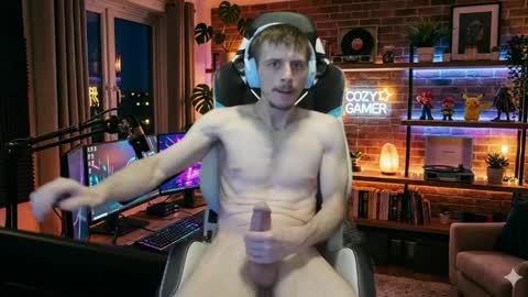 Snapshot of jonathanthiccoc chatting on April 1, 12:44 am jonathanthiccoc online show from April 1, 12:44 am