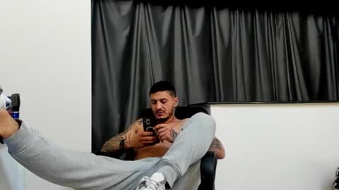 jonnyporn1 online show from January 4, 5:05 am