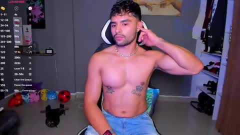 Snapshot of jordanrossie chatting on June 26, 1:43 am JordanRossie online show from June 26, 1:43 am
