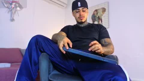 Jordan Smith online show from December 22, 9:23 pm