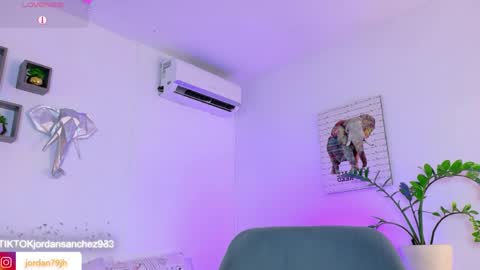 Jordan Smith online show from April 1, 8:39 pm