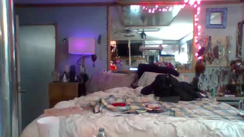 Snapshot of josavaho235836 chatting on February 19, 10:55 am Joey Amy online show from February 19, 10:55 am