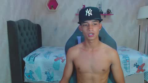 jose_sexycumm online show from March 1, 9:37 pm