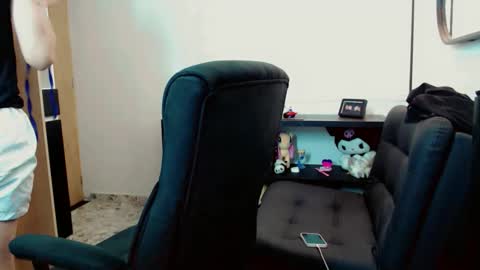 joseon_cute online show from April 8, 7:25 pm