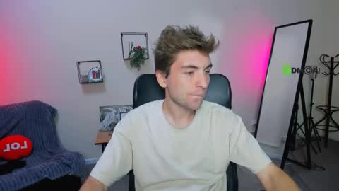 joseph_bear_ online show from September 22, 7:16 pm