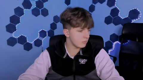 joseph_bear_ online show from April 17, 8:50 am