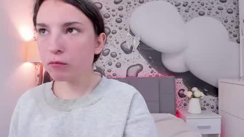 Snapshot of josephinerowe chatting on April 17, 12:19 pm Josephine online show from April 17, 12:19 pm