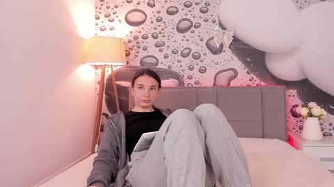 Snapshot of josephinerowe chatting on April 21, 12:22 pm Josephine online show from April 21, 12:22 pm