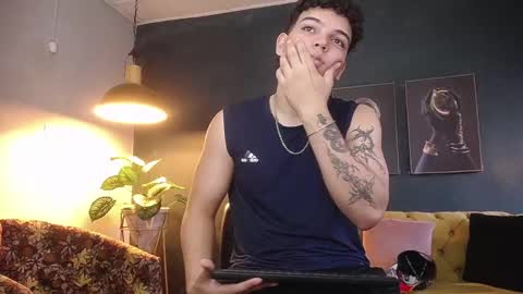 Snapshot of joshhhcomboy chatting on March 29, 7:58 pm JOSHH online show from March 29, 7:58 pm