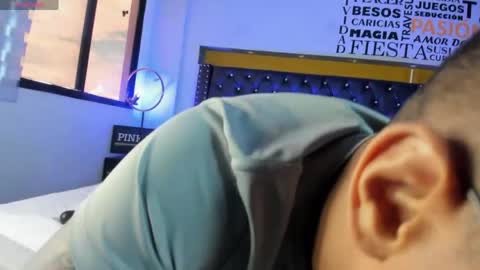 joshmiller___ online show from May 21, 7:10 pm