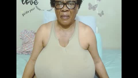 Snapshot of joycemando chatting on September 19, 6:04 am DairyQueen online show from September 19, 6:04 am