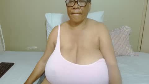 Snapshot of joycemando chatting on November 19, 7:41 am DairyQueen online show from November 19, 7:41 am