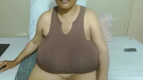 Snapshot of joycemando chatting on November 25, 2:00 am DairyQueen online show from November 25, 2:00 am