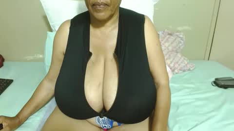 Snapshot of joycemando chatting on December 2, 2:06 am DairyQueen online show from December 2, 2:06 am