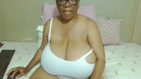 Snapshot of joycemando chatting on December 15, 7:51 pm DairyQueen online show from December 15, 7:51 pm