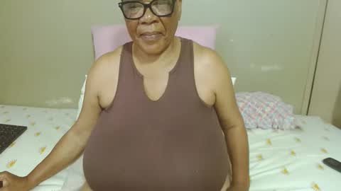 Snapshot of joycemando chatting on December 17, 8:20 am DairyQueen online show from December 17, 8:20 am