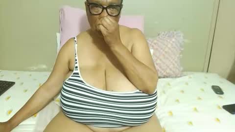 Snapshot of joycemando chatting on December 20, 7:54 pm DairyQueen online show from December 20, 7:54 pm