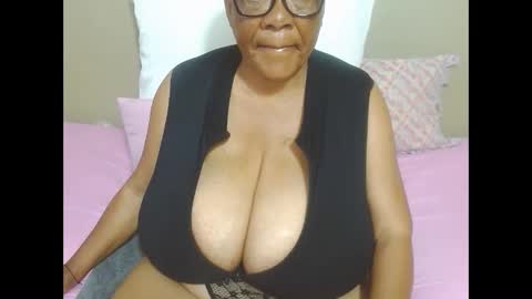 Snapshot of joycemando chatting on February 6, 5:56 am DairyQueen online show from February 6, 5:56 am