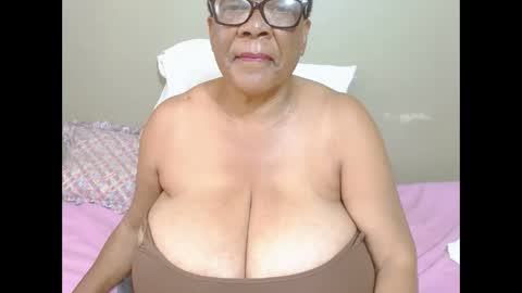 Snapshot of joycemando chatting on February 15, 9:41 am DairyQueen online show from February 15, 9:41 am