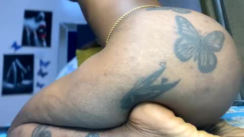 Butterflyass online show from December 18, 1:15 am