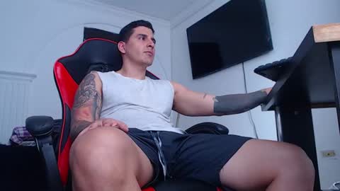 Snapshot of joyzfedward chatting on December 3, 5:45 pm eduardo online show from December 3, 5:45 pm