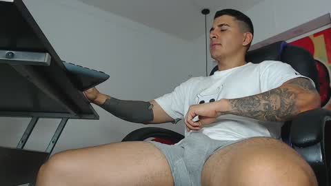 Snapshot of joyzfedward chatting on December 26, 12:59 pm eduardo online show from December 26, 12:59 pm