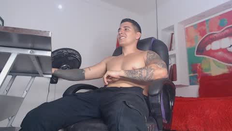 Snapshot of joyzfedward chatting on January 25, 2:14 pm eduardo online show from January 25, 2:14 pm