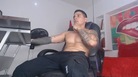 Snapshot of joyzfedward chatting on January 25, 5:19 pm eduardo online show from January 25, 5:19 pm