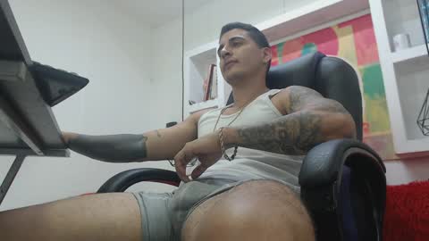 Snapshot of joyzfedward chatting on January 29, 5:56 pm eduardo online show from January 29, 5:56 pm