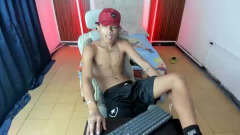 Snapshot of juan_mhata chatting on June 19, 1:21 am Juan Mhata online show from June 19, 1:21 am