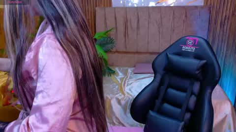 JUANITA online show from June 5, 11:27 am