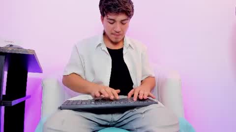 JUAN  online show from June 24, 10:09 pm