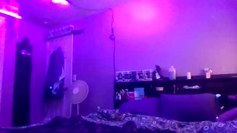 Juiceepawwg420 online show from June 8, 1:33 pm