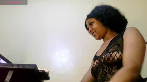 Snapshot of juicyqueen_xo chatting on June 18, 1:39 am Juicy Bumbum online show from June 18, 1:39 am