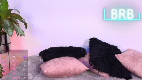 Jules and Gia online show from April 19, 4:39 pm